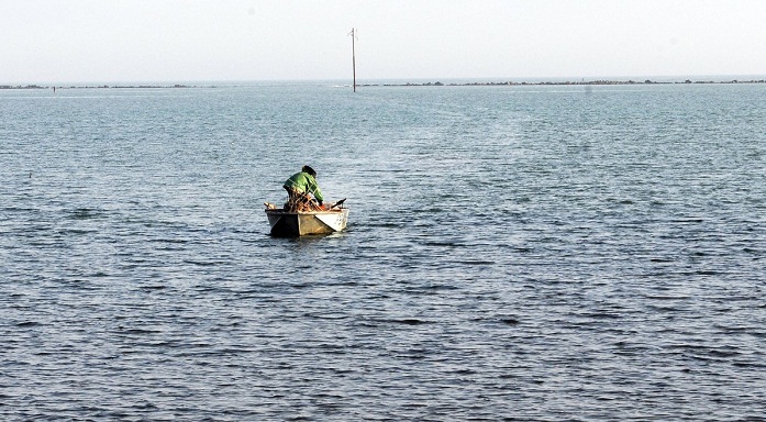 Boat carrying oilmen overturned in Caspian Sea